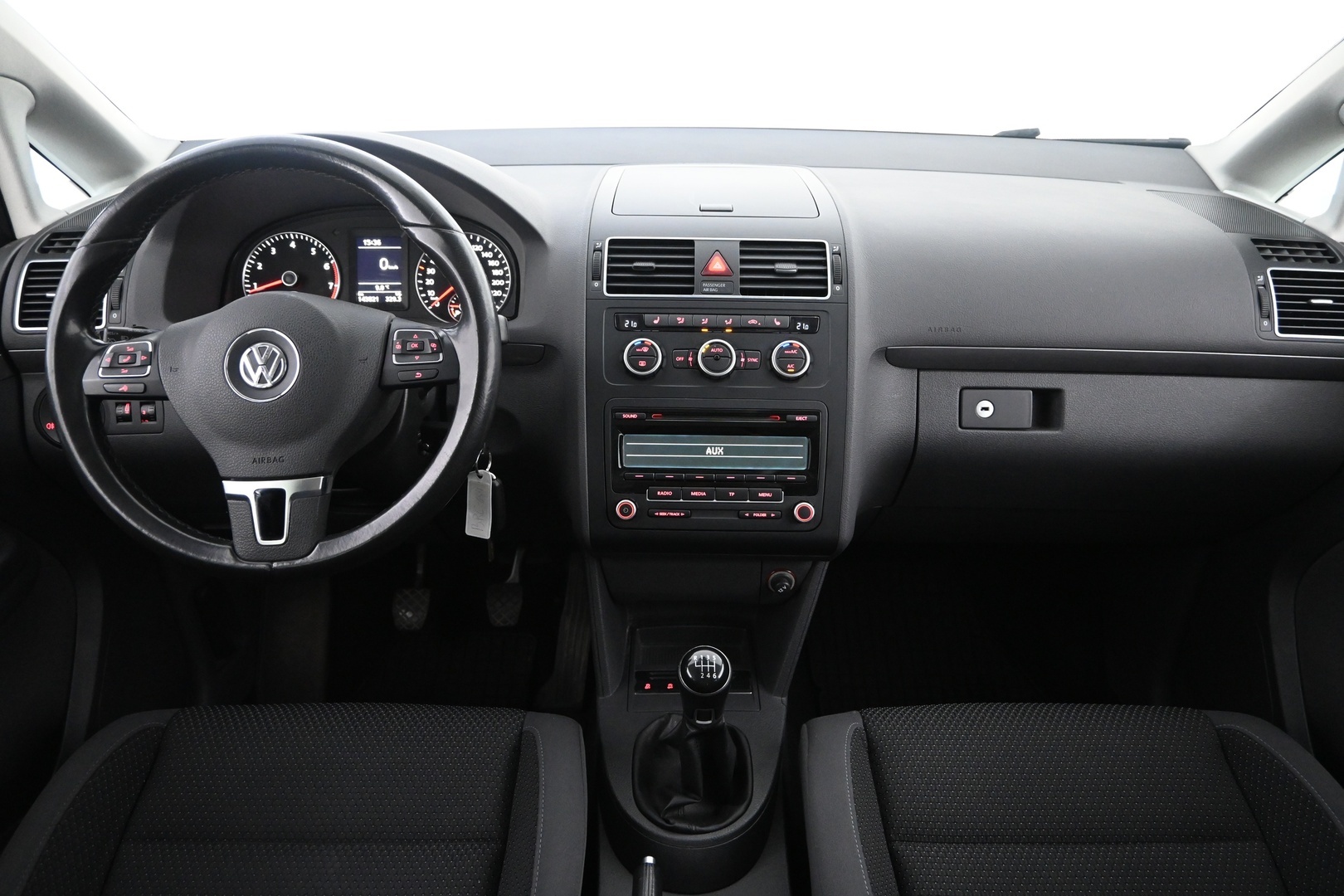 VOLKSWAGEN Touran 2013