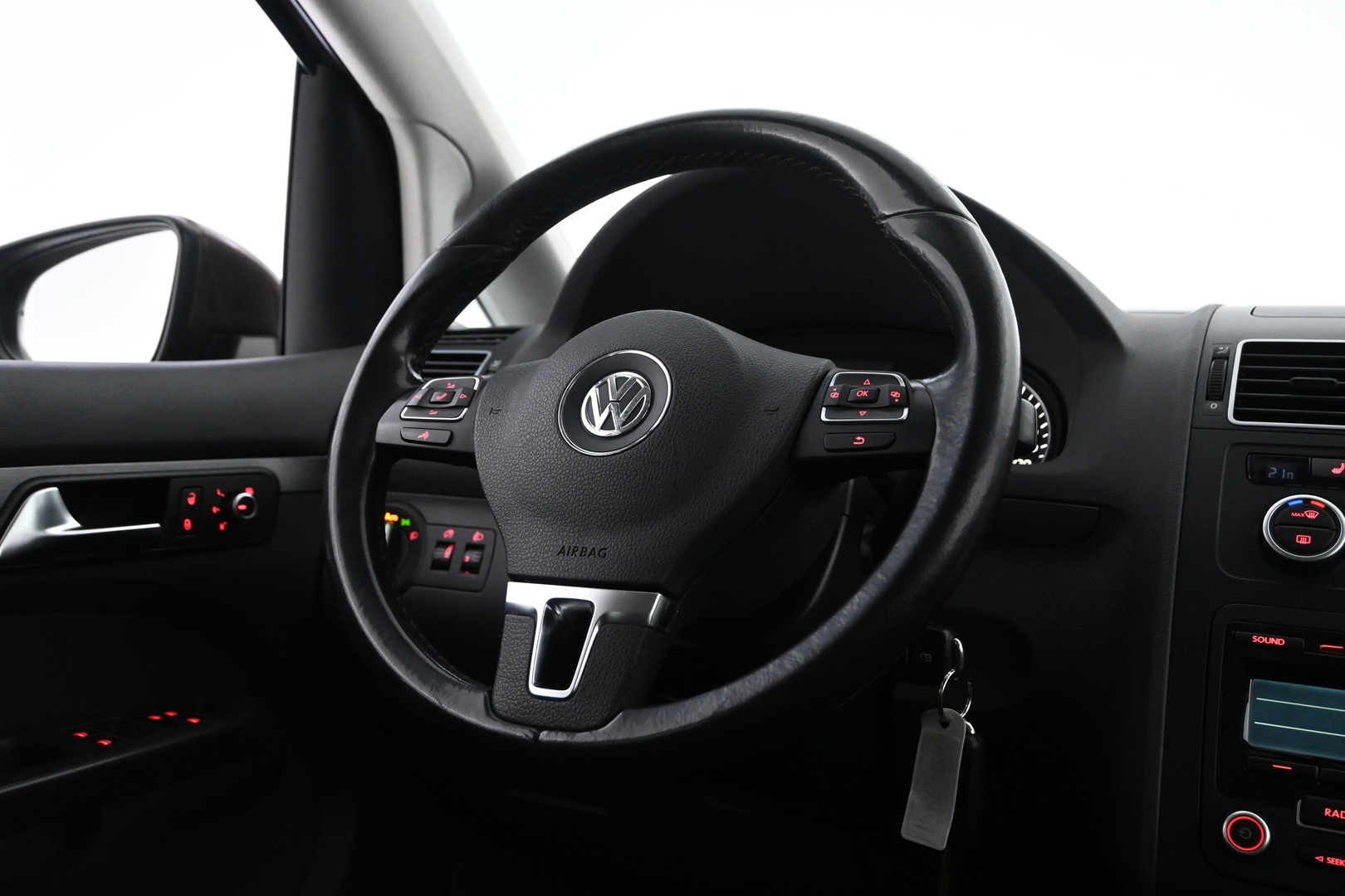 VOLKSWAGEN Touran 2013