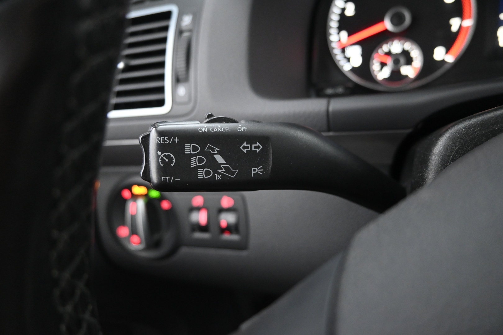 VOLKSWAGEN Touran 2013