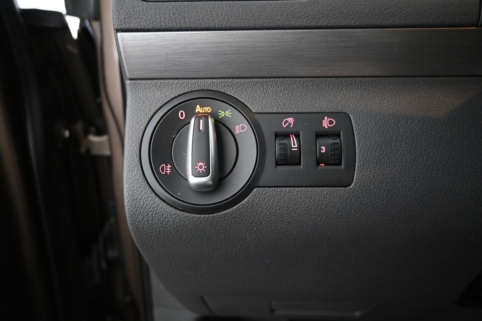 VOLKSWAGEN Touran 2013