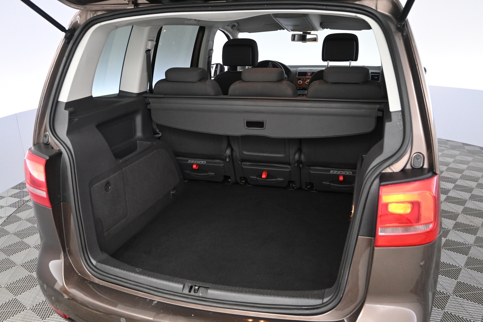 VOLKSWAGEN Touran 2013