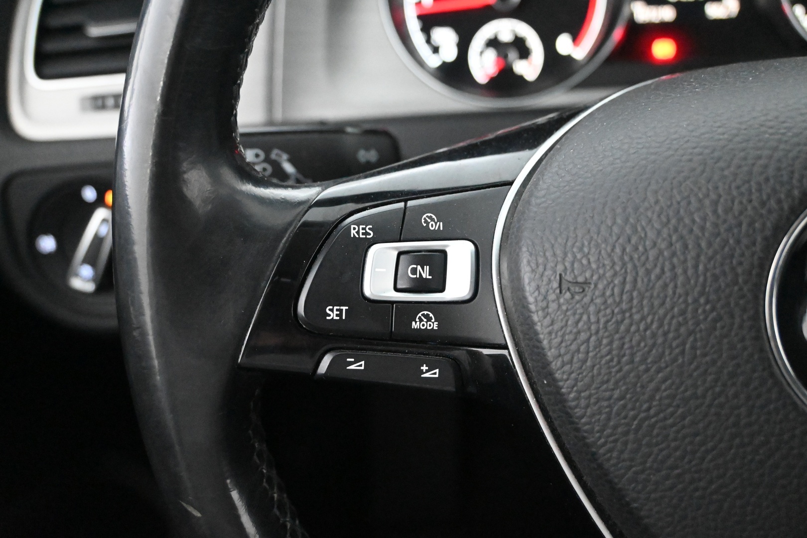 VOLKSWAGEN Golf 2014