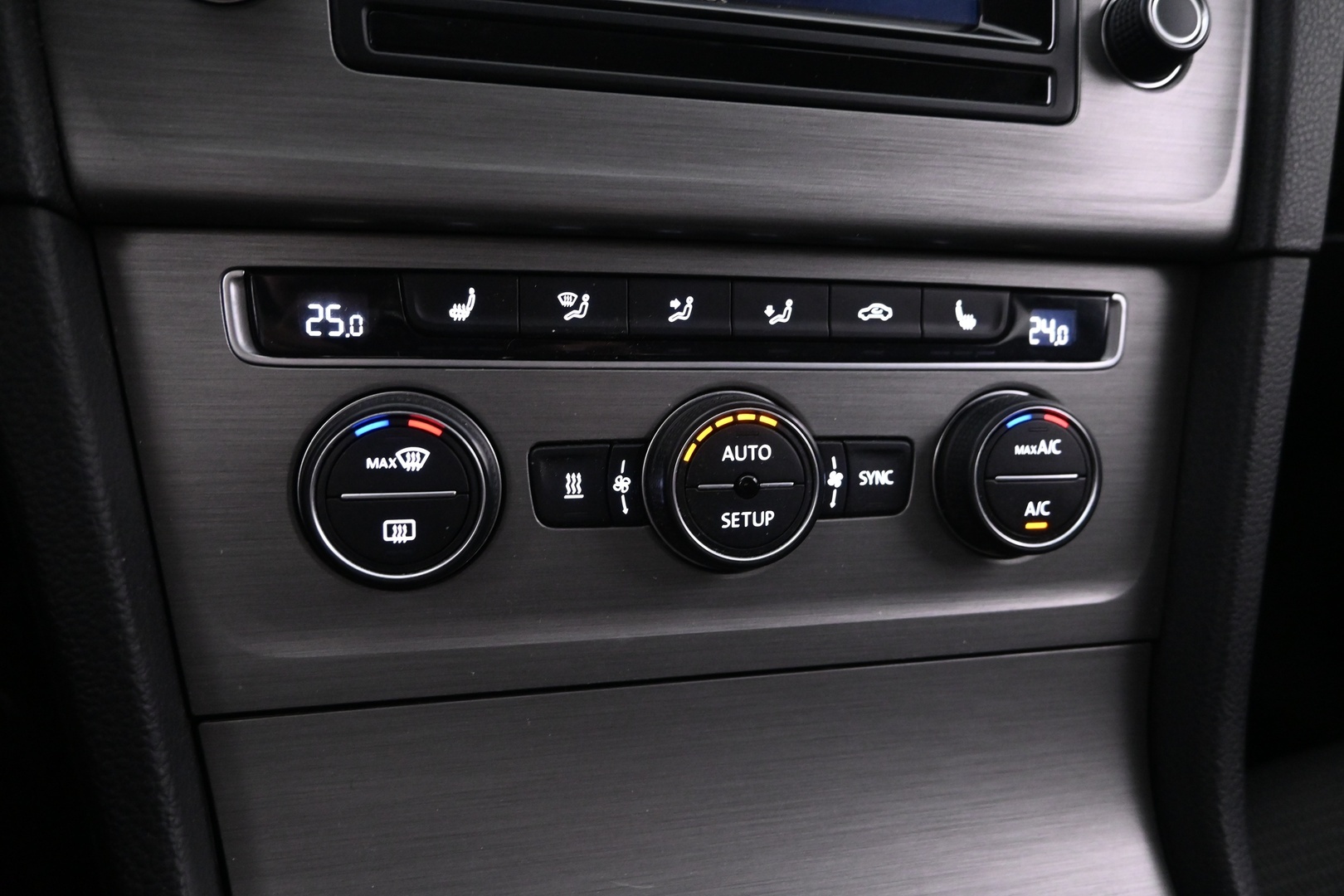 VOLKSWAGEN Golf 2014