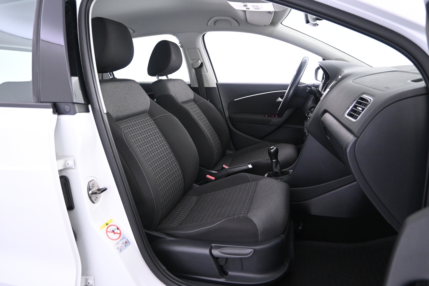 VOLKSWAGEN Polo 2015