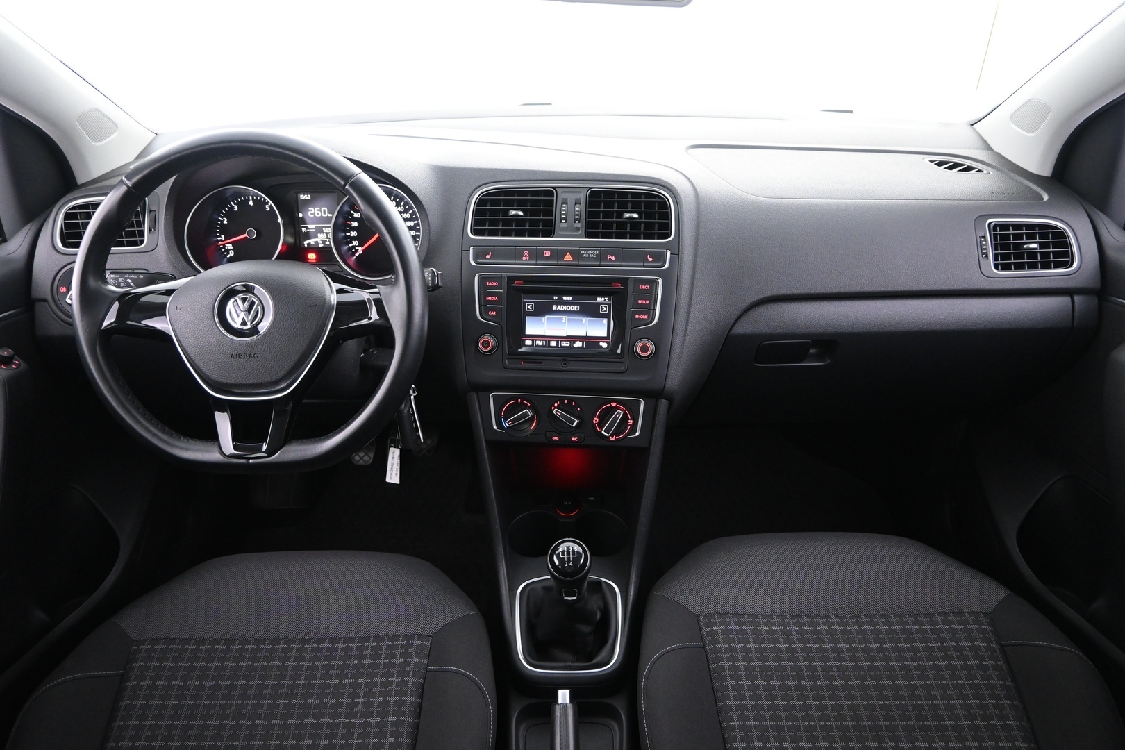 VOLKSWAGEN Polo 2015