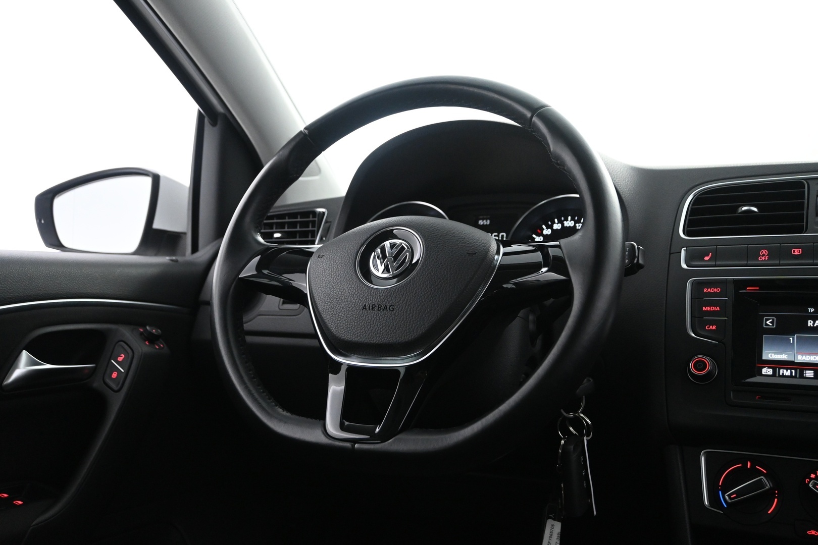 VOLKSWAGEN Polo 2015