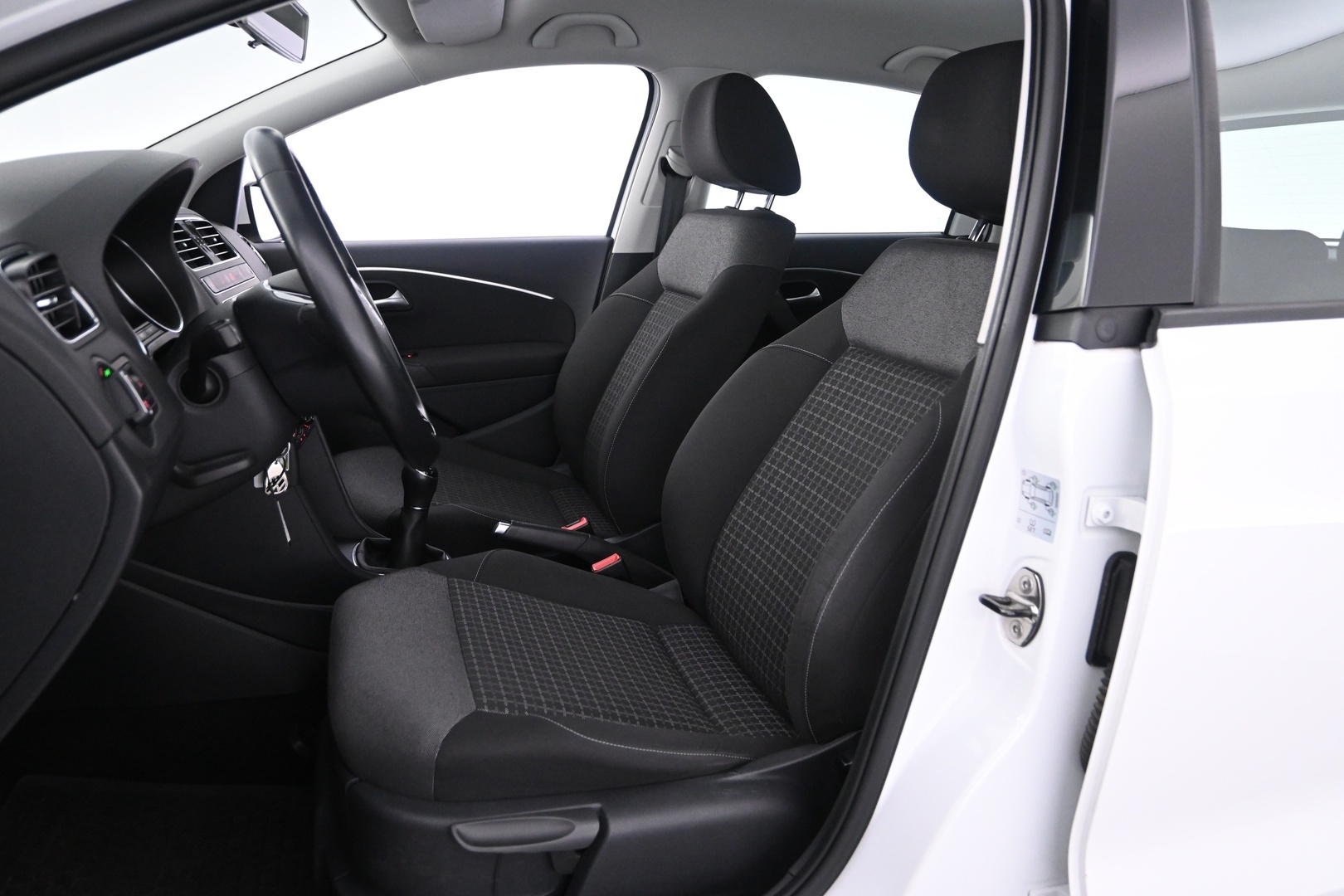 VOLKSWAGEN Polo 2015