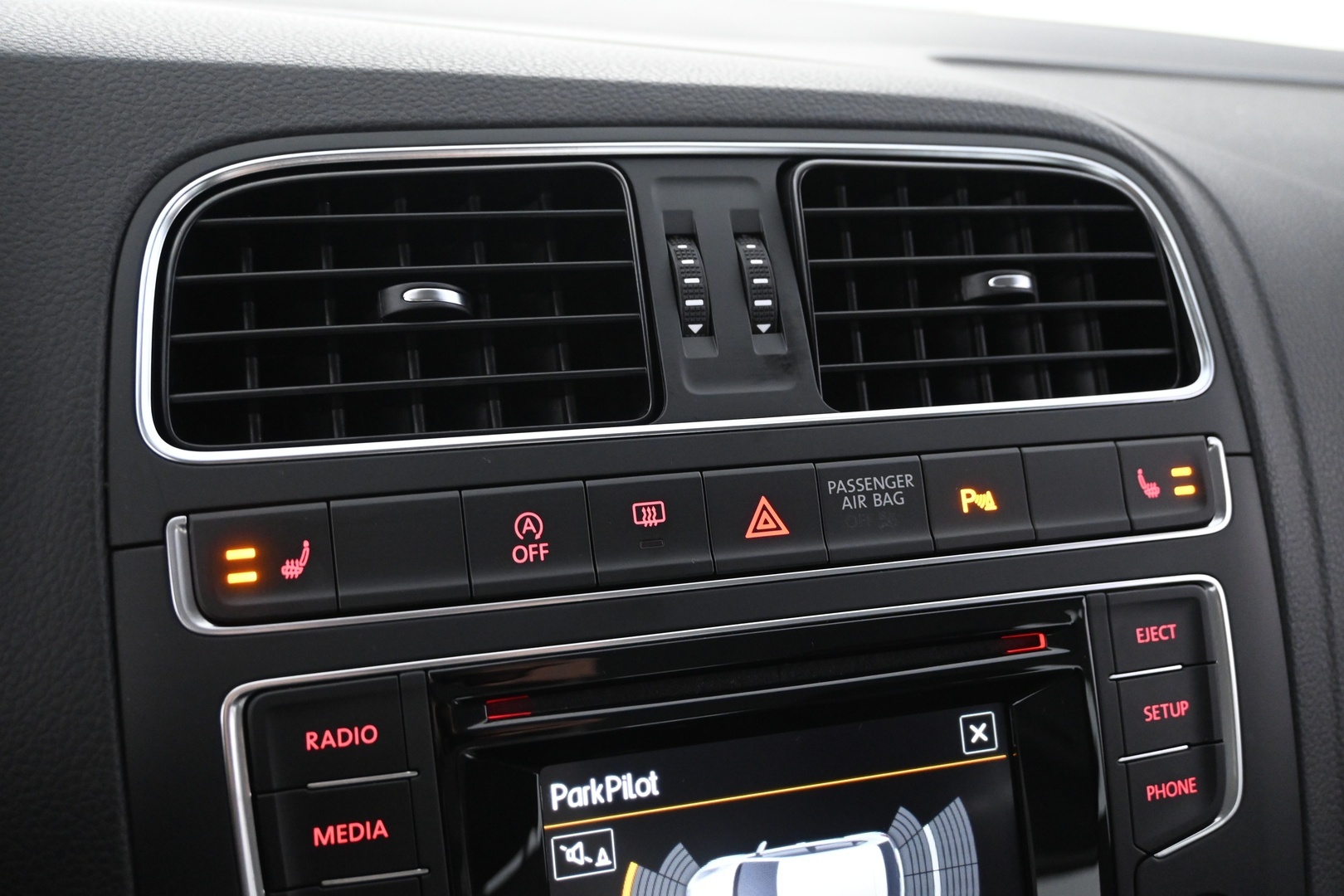 VOLKSWAGEN Polo 2015