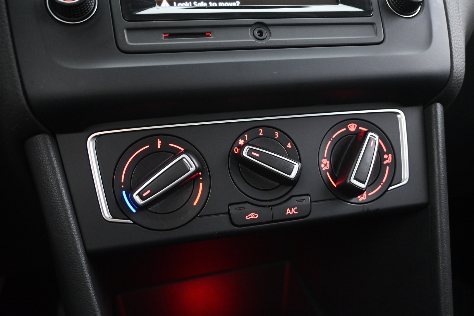 VOLKSWAGEN Polo 2015