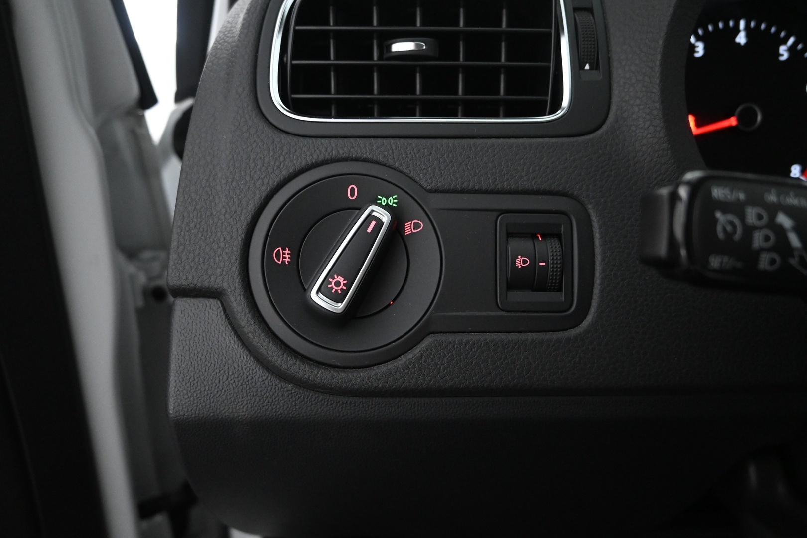 VOLKSWAGEN Polo 2015