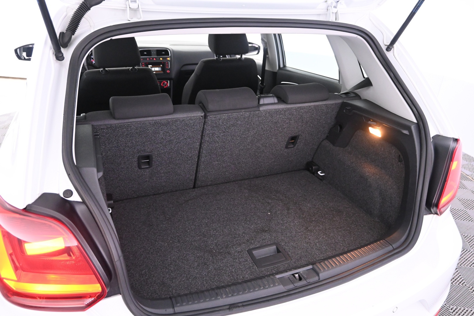 VOLKSWAGEN Polo 2015