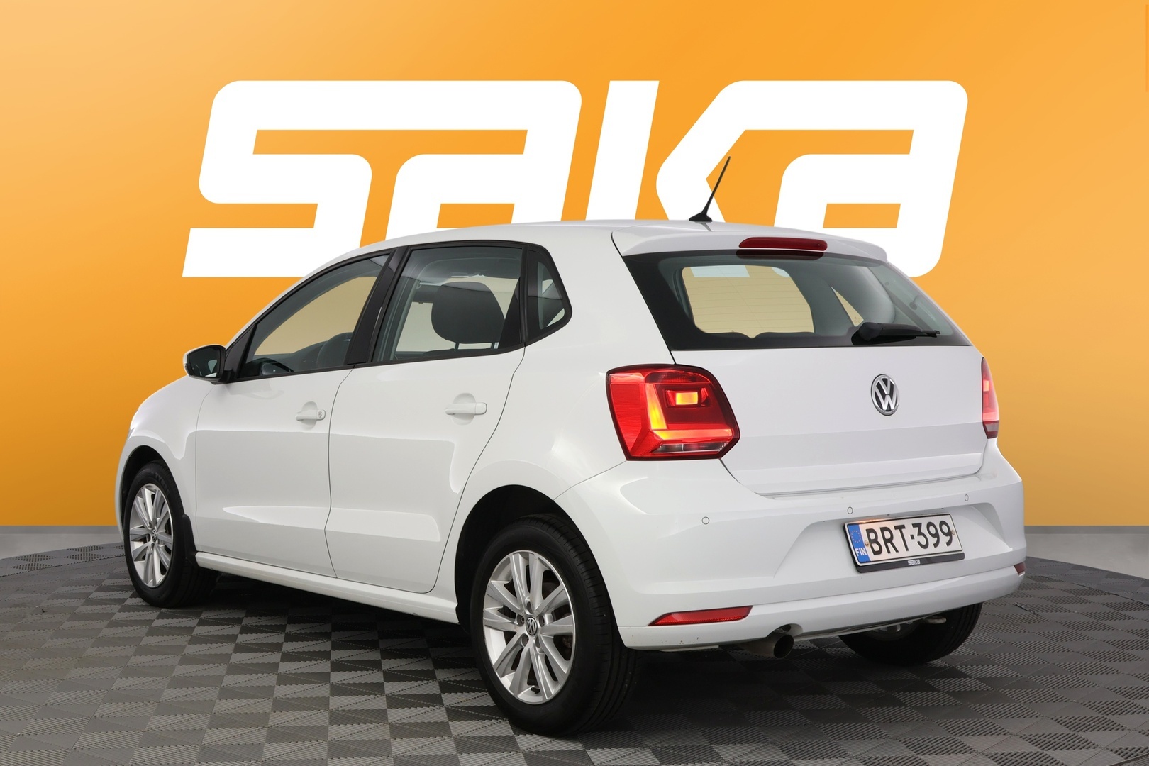 VOLKSWAGEN Polo 2015