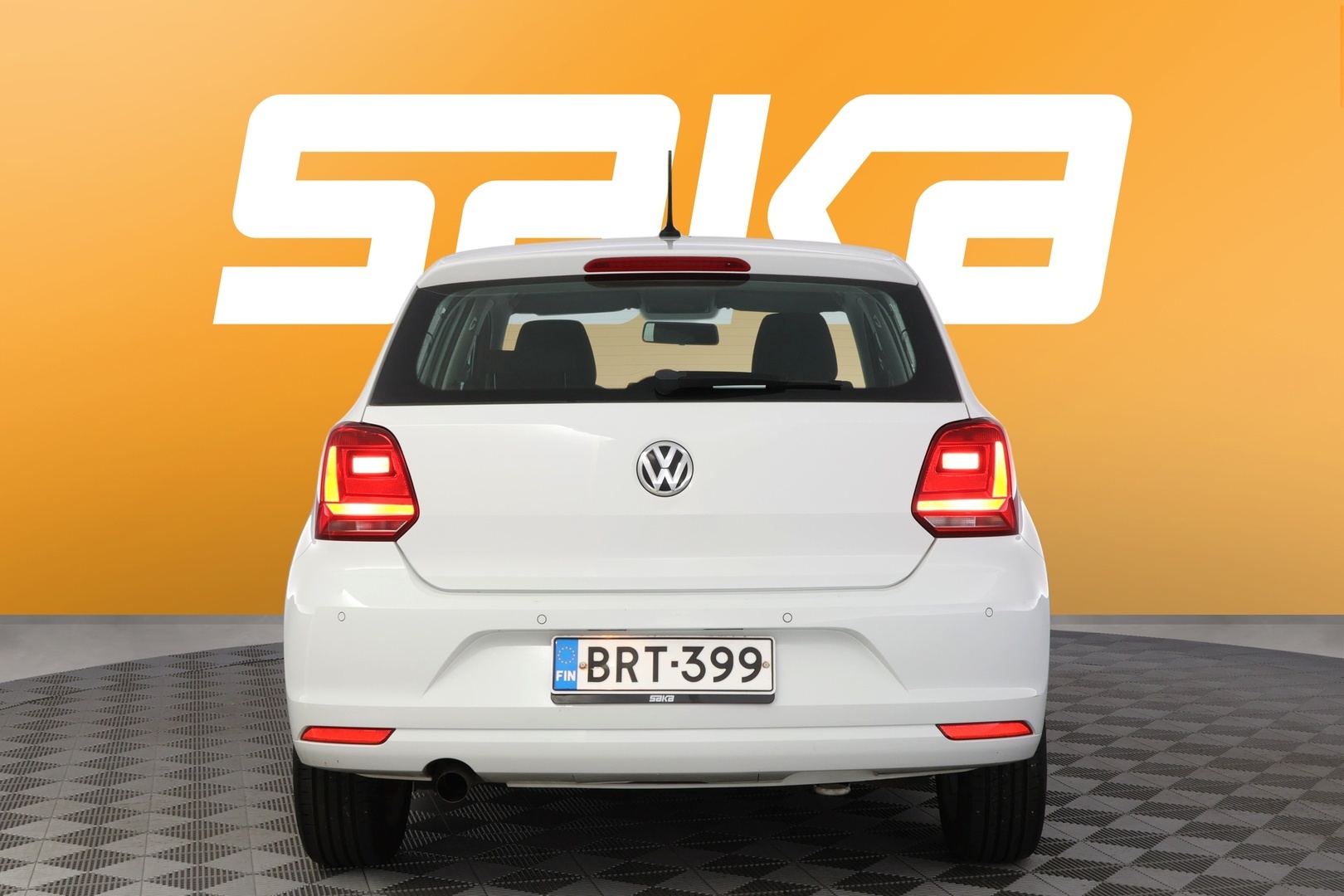 VOLKSWAGEN Polo 2015