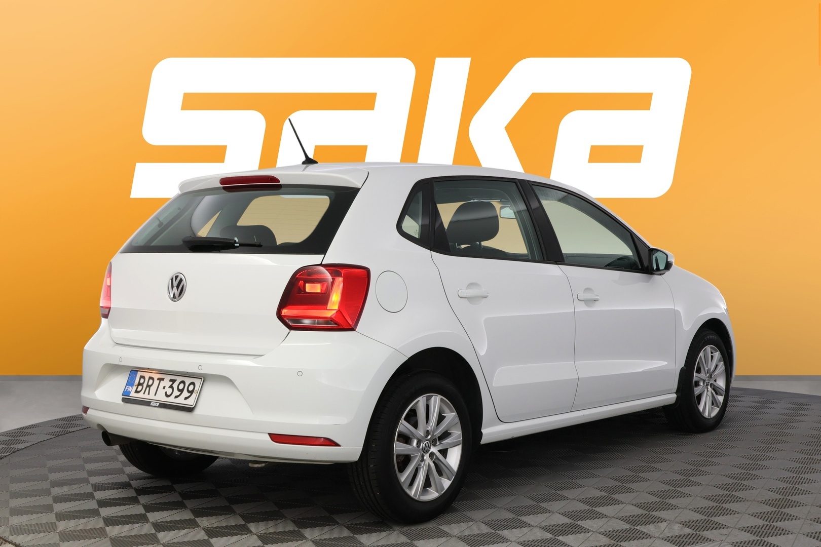 VOLKSWAGEN Polo 2015