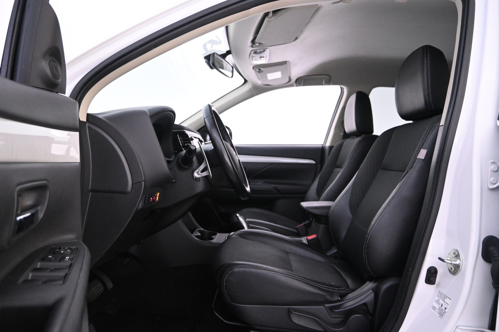 MITSUBISHI Outlander PHEV 2014