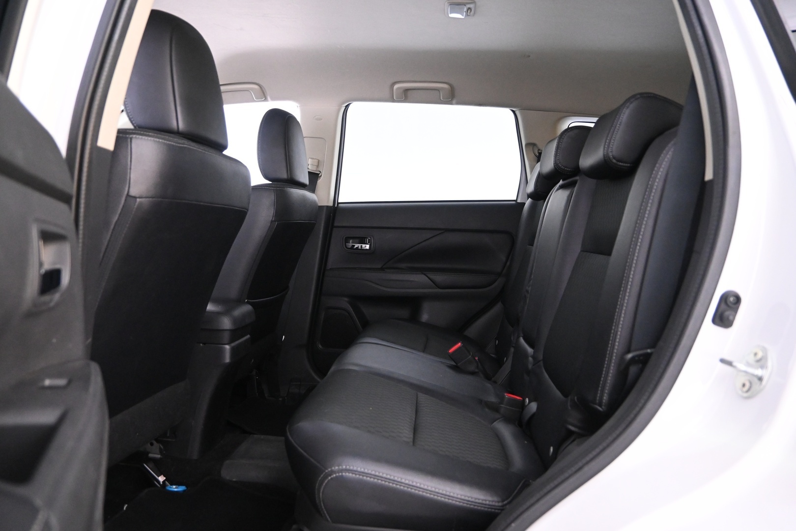 MITSUBISHI Outlander PHEV 2014