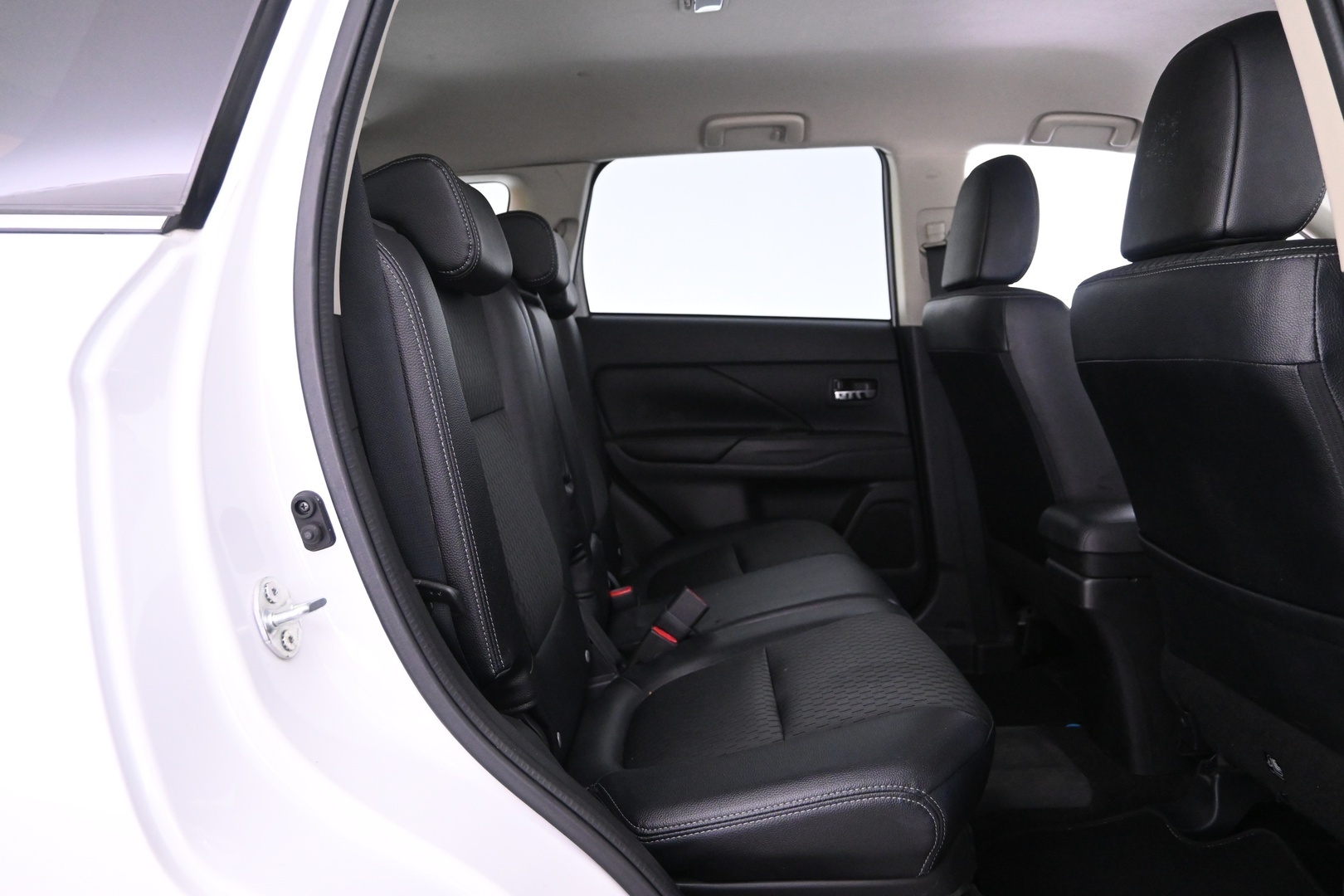MITSUBISHI Outlander PHEV 2014