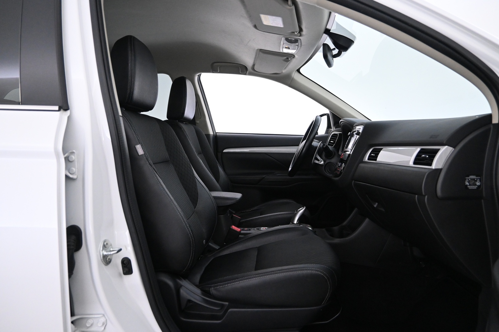MITSUBISHI Outlander PHEV 2014