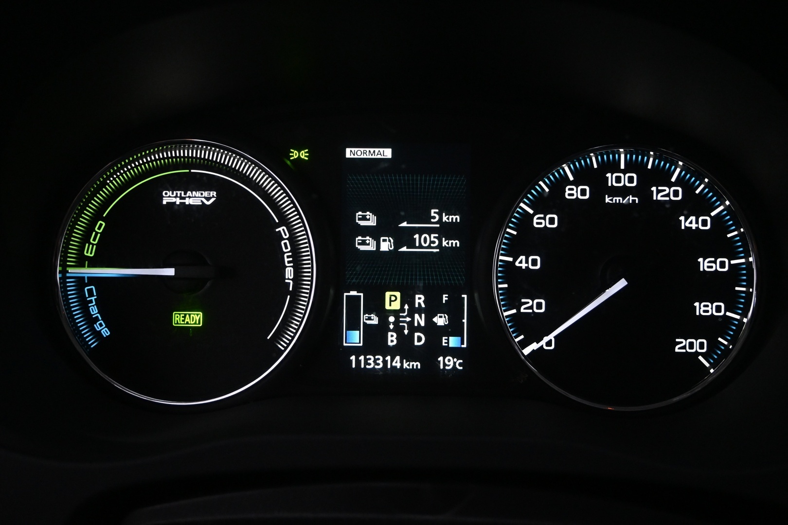 MITSUBISHI Outlander PHEV 2014