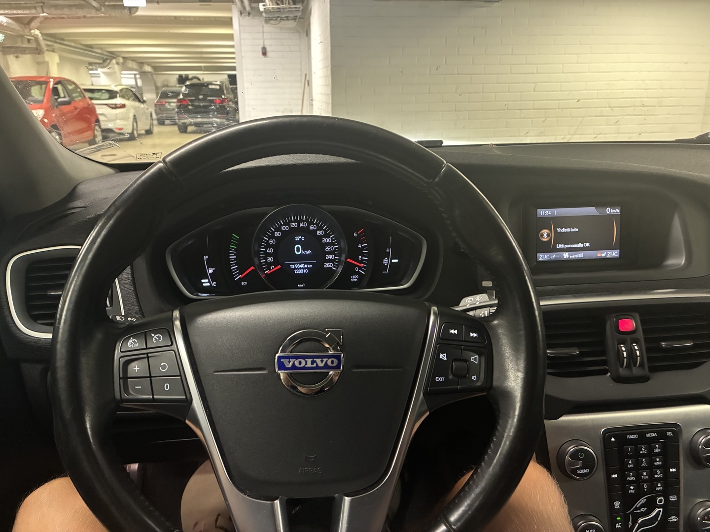 VOLVO V40 2015