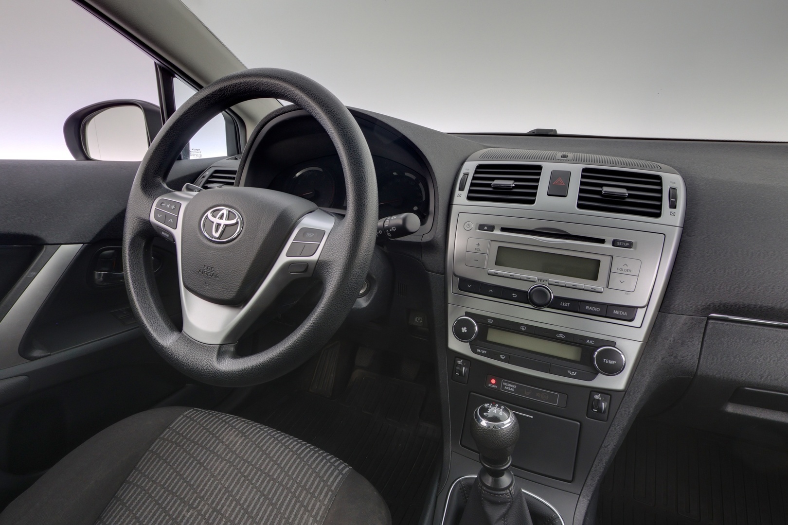 TOYOTA Avensis 2012