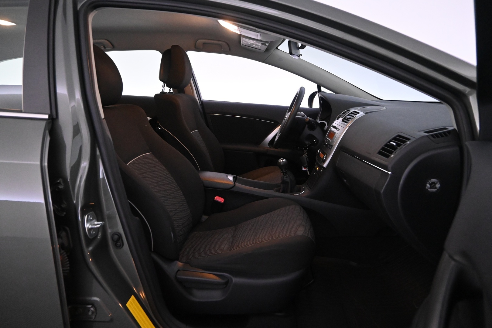 TOYOTA Avensis 2012