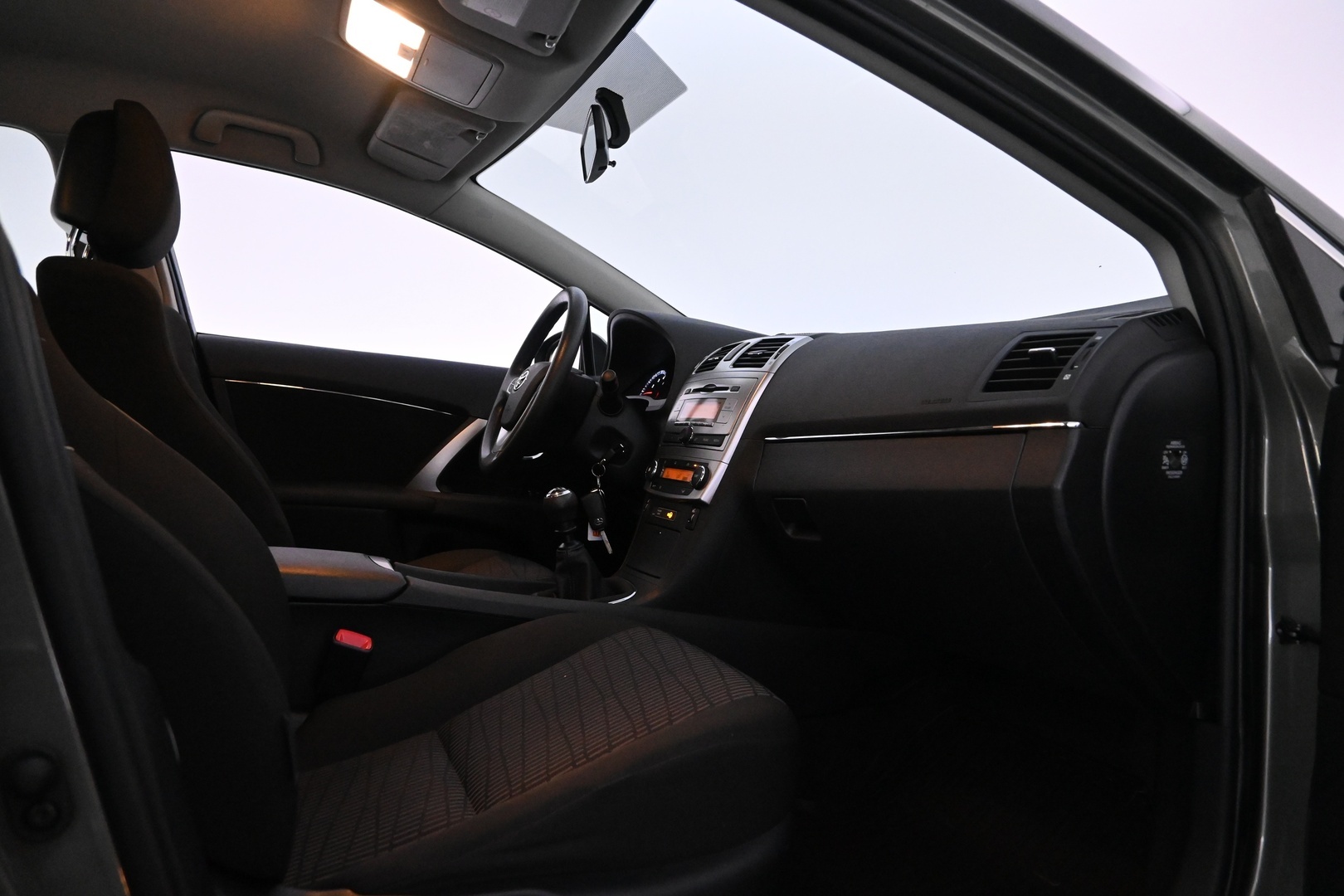 TOYOTA Avensis 2012