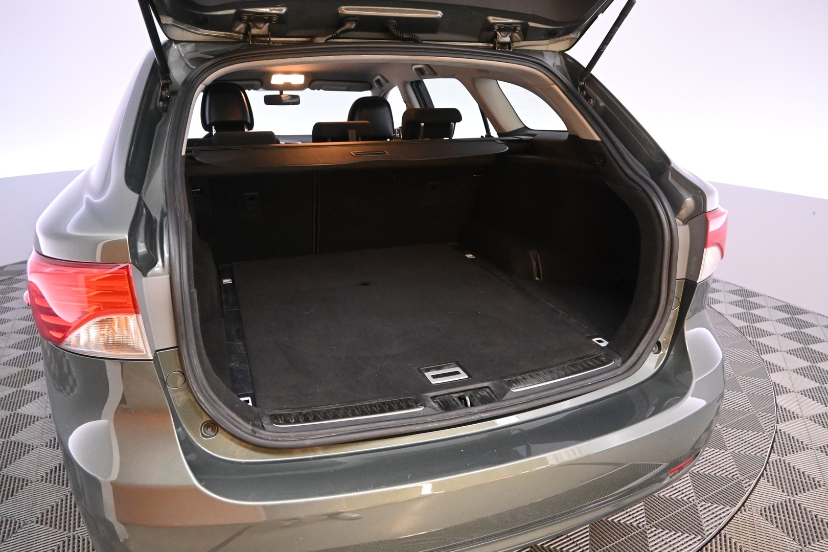 TOYOTA Avensis 2012