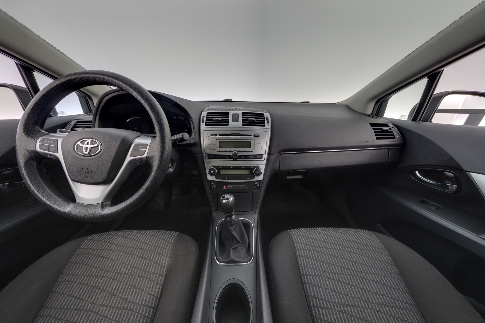 TOYOTA Avensis 2012