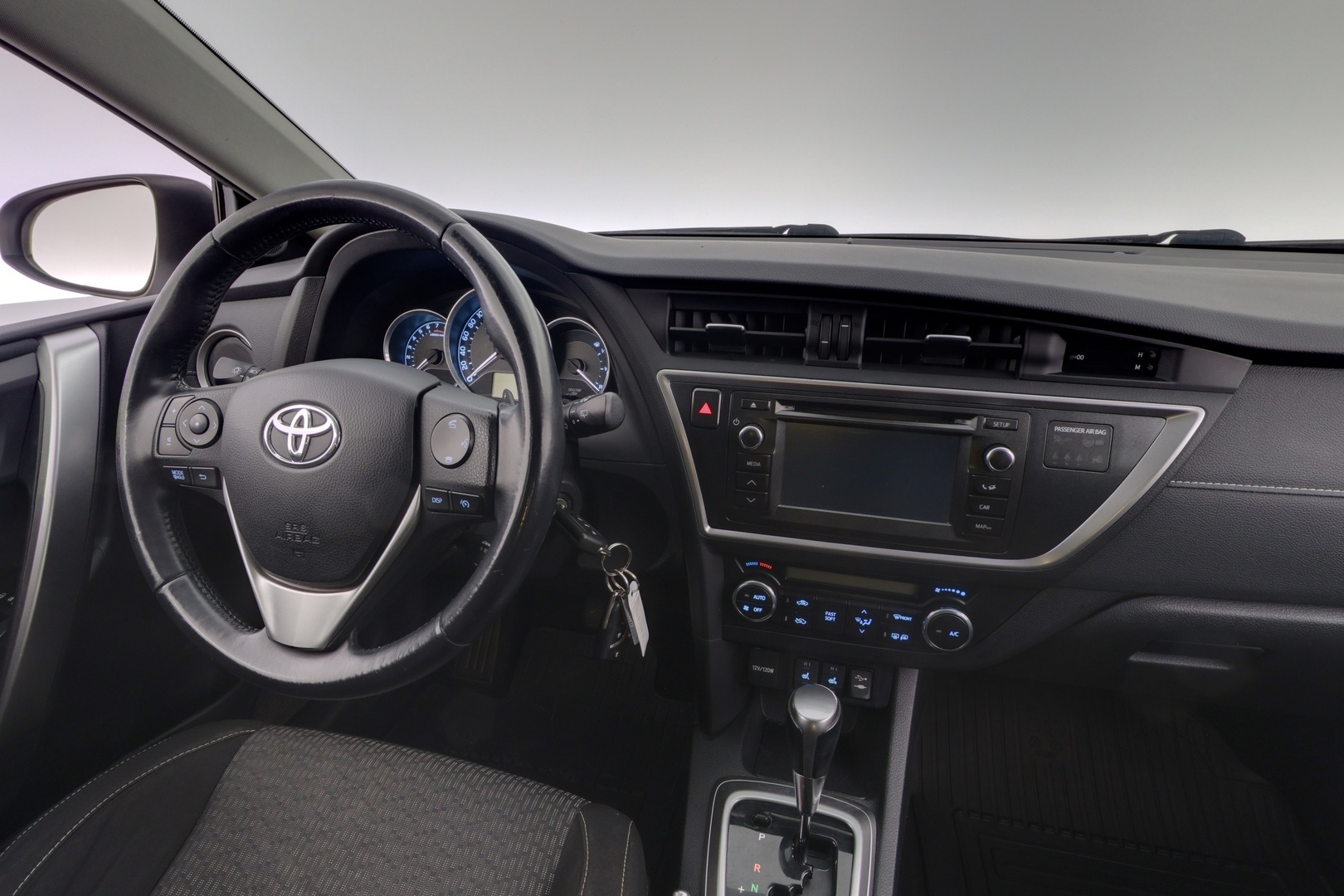 TOYOTA Auris 2015