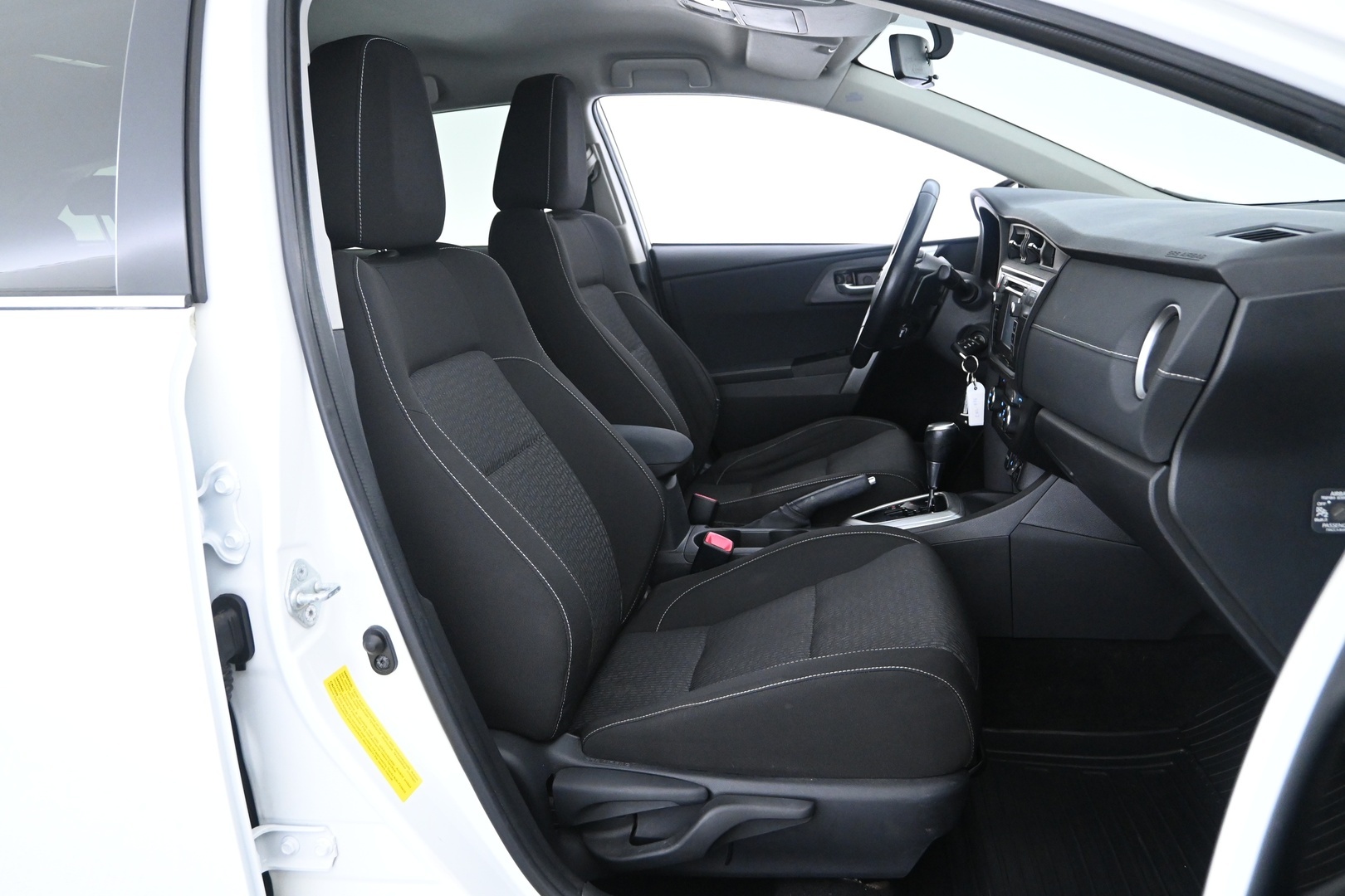 TOYOTA Auris 2015