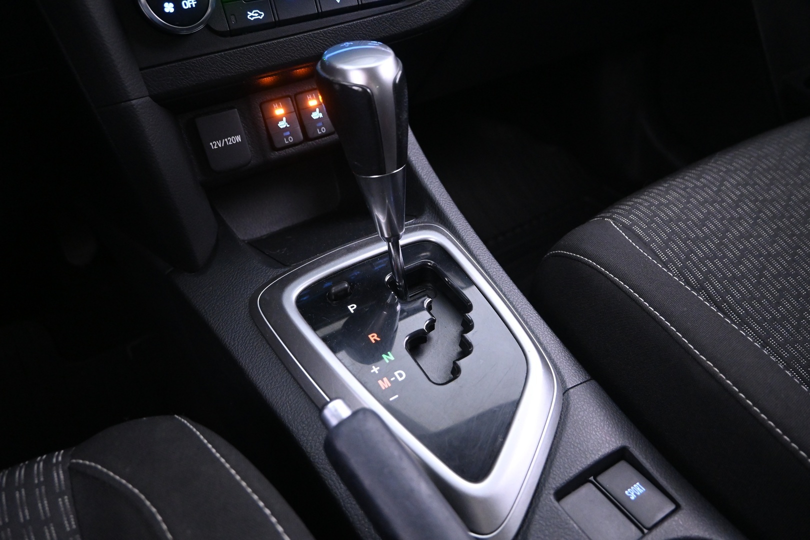 TOYOTA Auris 2015