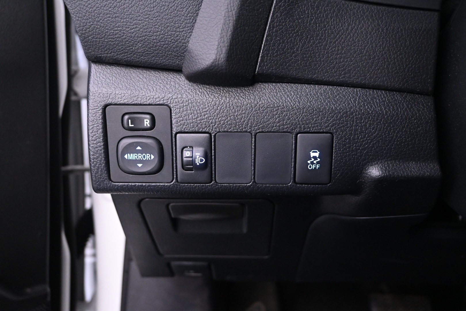 TOYOTA Auris 2015
