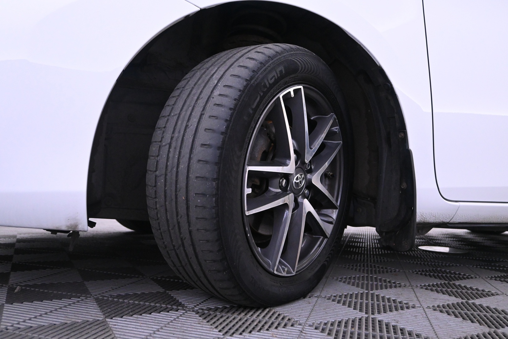 TOYOTA Auris 2015