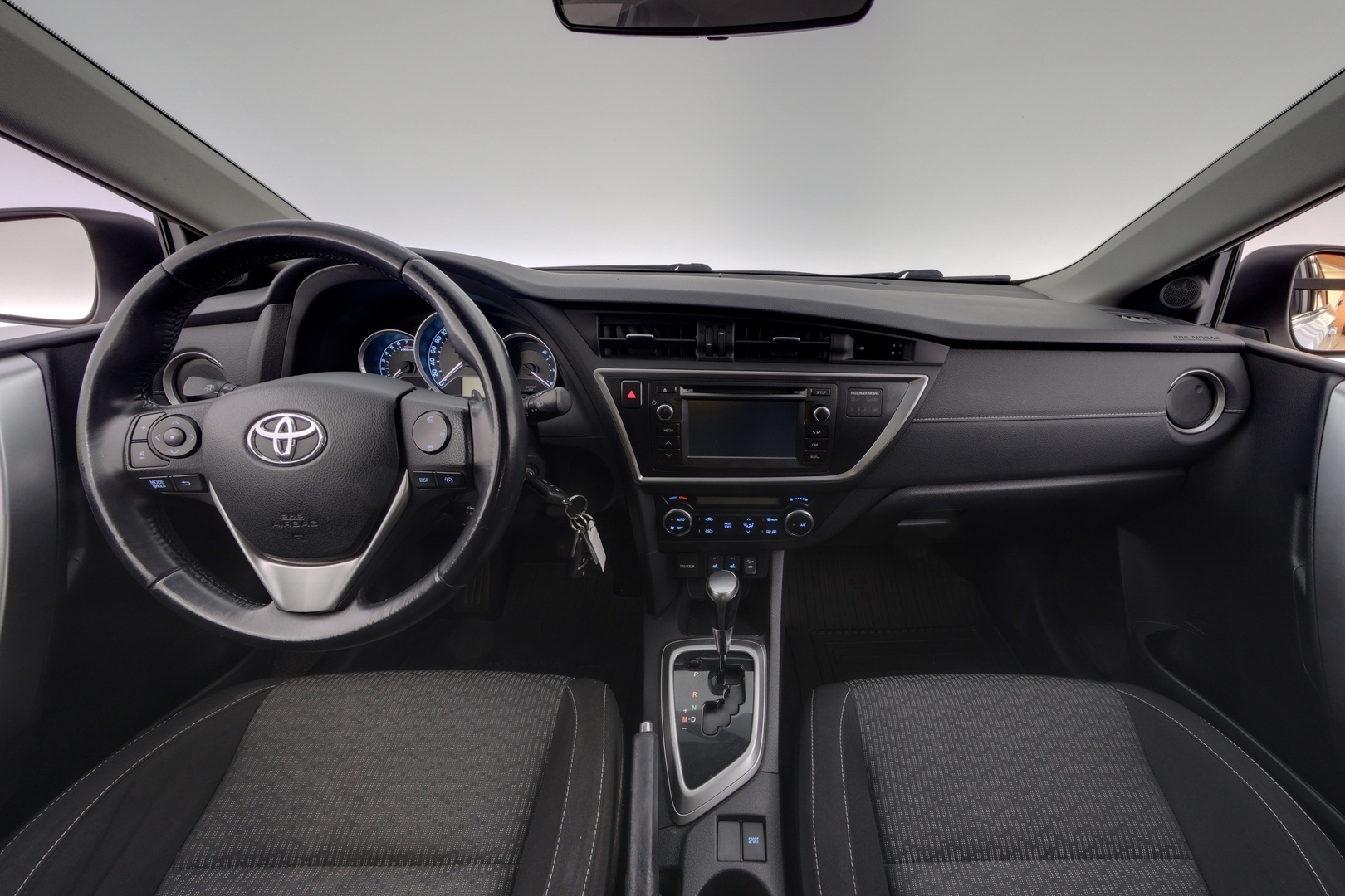 TOYOTA Auris 2015
