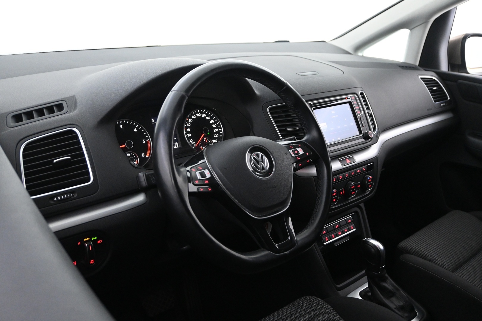 VOLKSWAGEN Sharan 2016