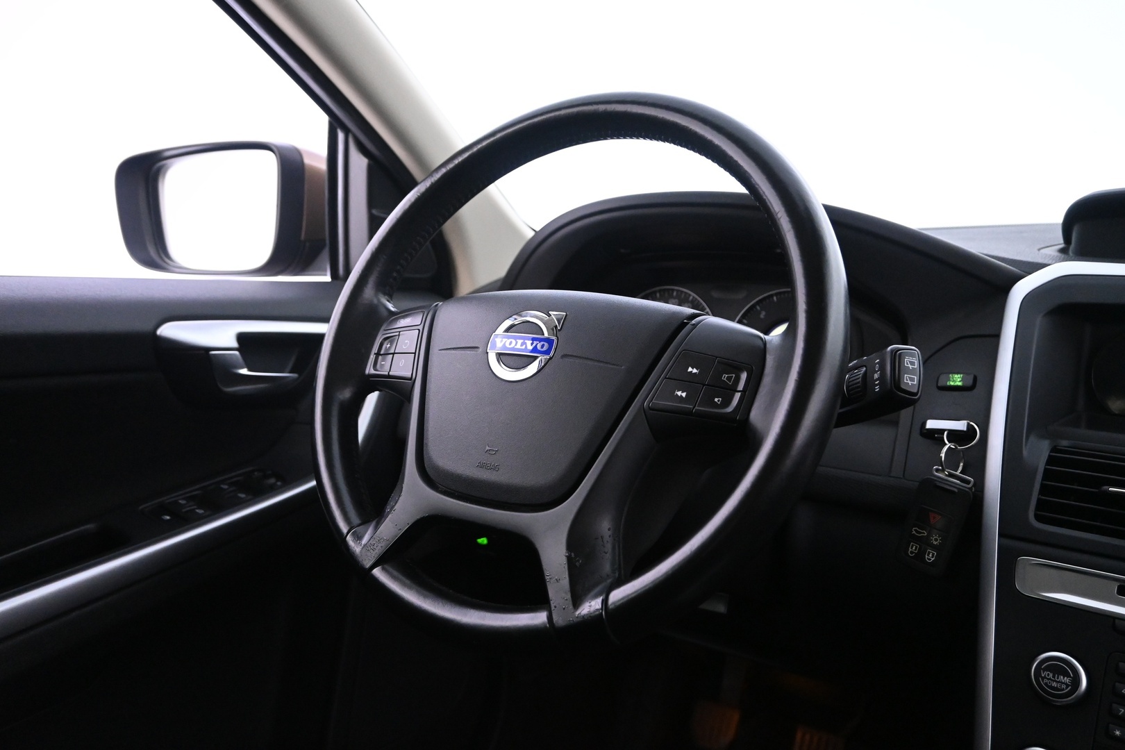 VOLVO XC60 2011