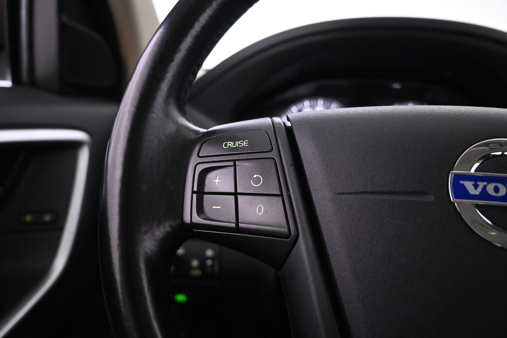 VOLVO XC60 2011