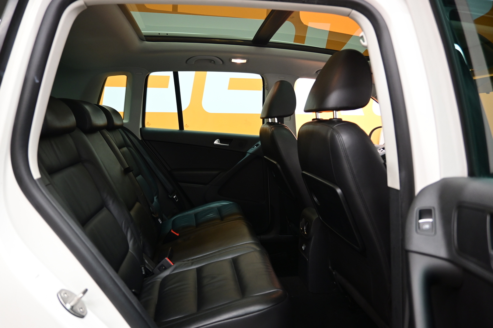 VOLKSWAGEN Tiguan 2011