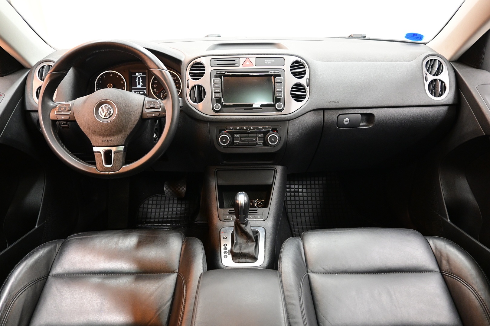 VOLKSWAGEN Tiguan 2011