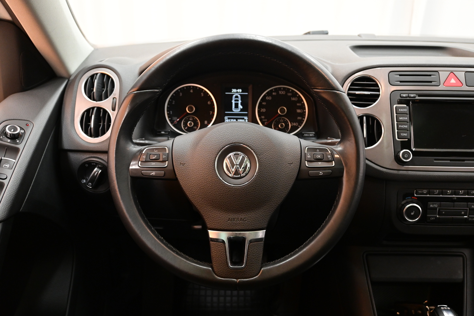 VOLKSWAGEN Tiguan 2011