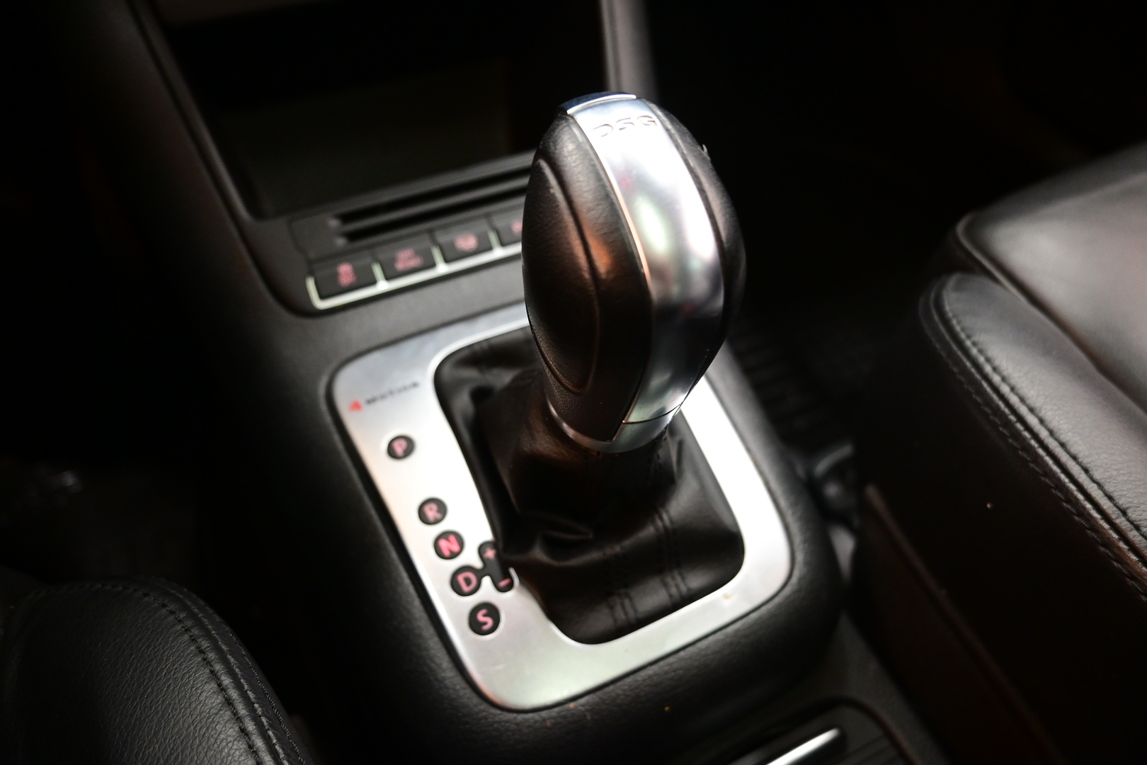 VOLKSWAGEN Tiguan 2011