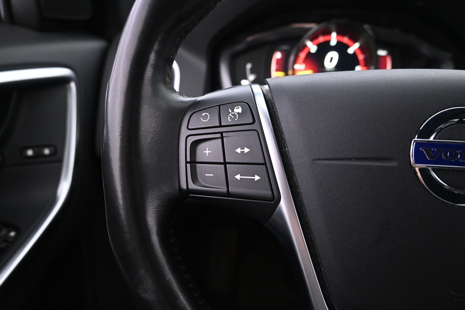 VOLVO XC60 2017