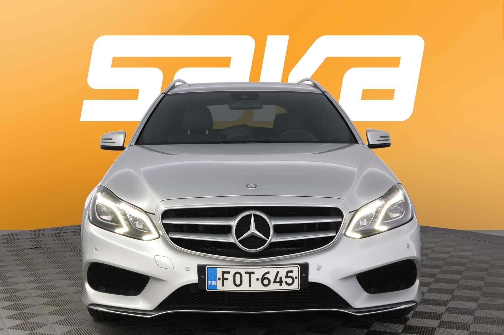 MERCEDES-BENZ E 2016