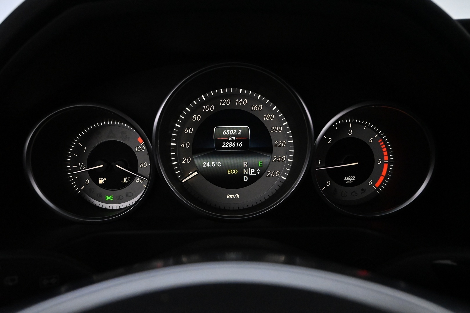 MERCEDES-BENZ E 2016