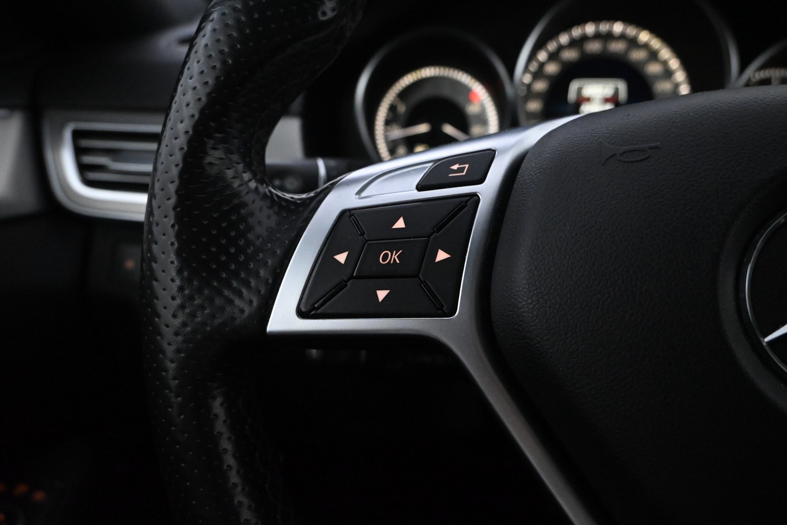 MERCEDES-BENZ E 2016