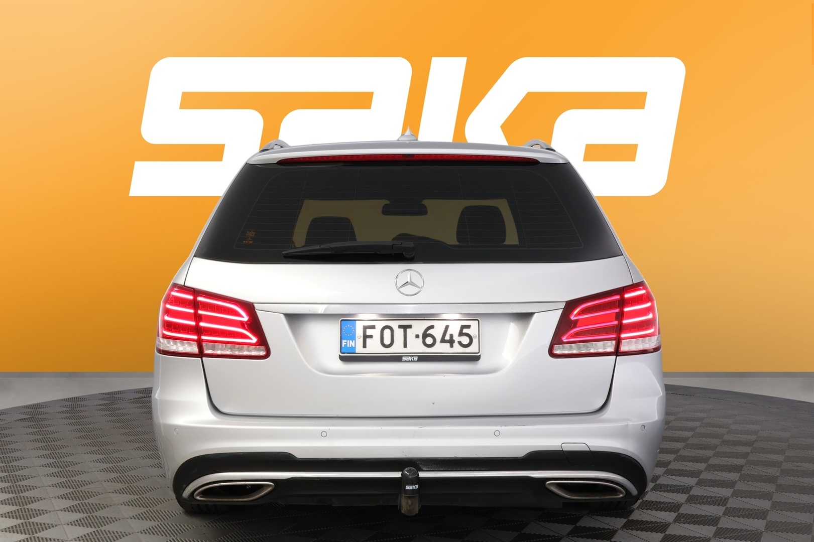 MERCEDES-BENZ E 2016