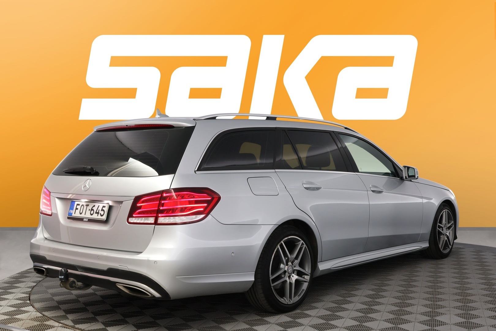 MERCEDES-BENZ E 2016