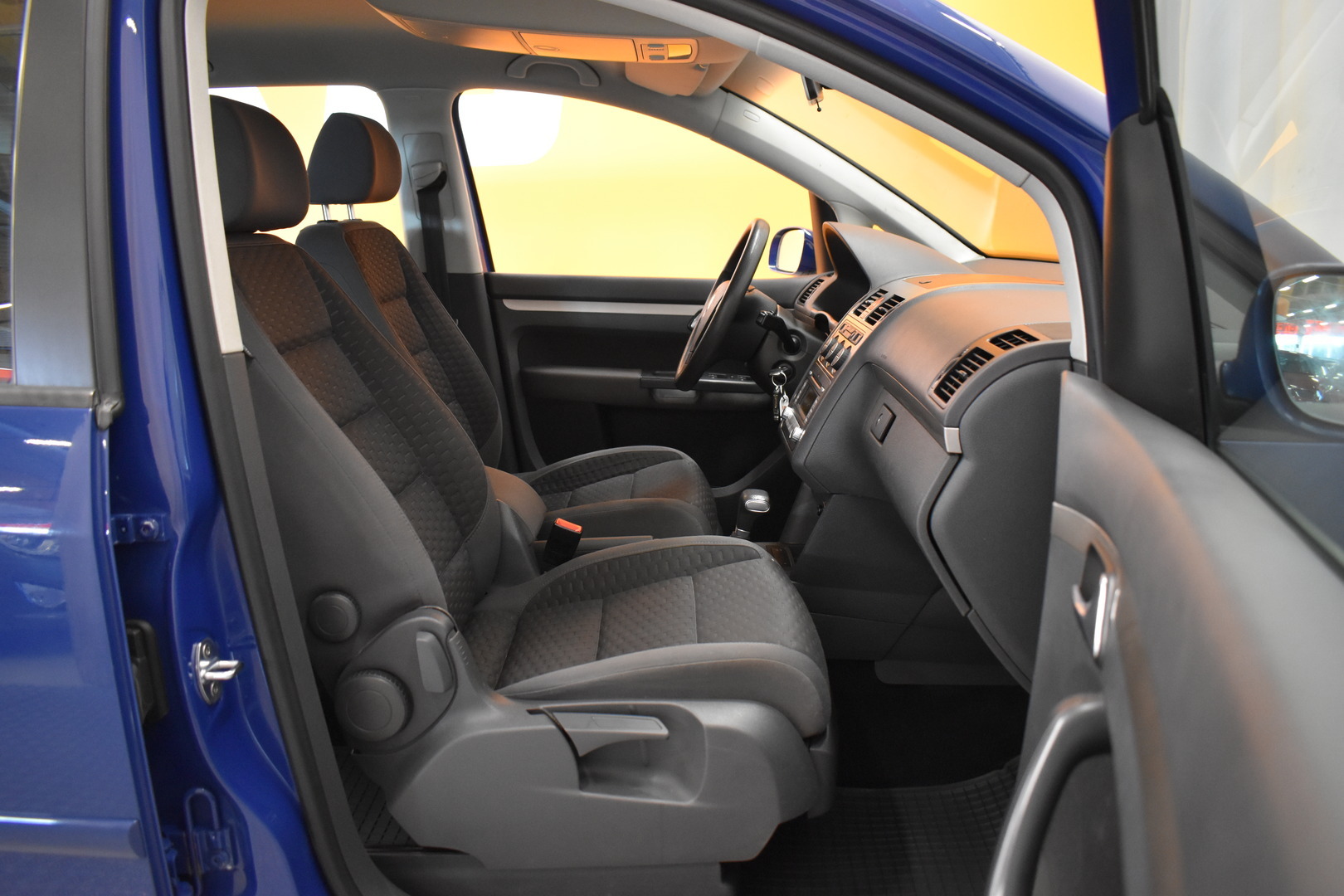 VOLKSWAGEN Touran 2008