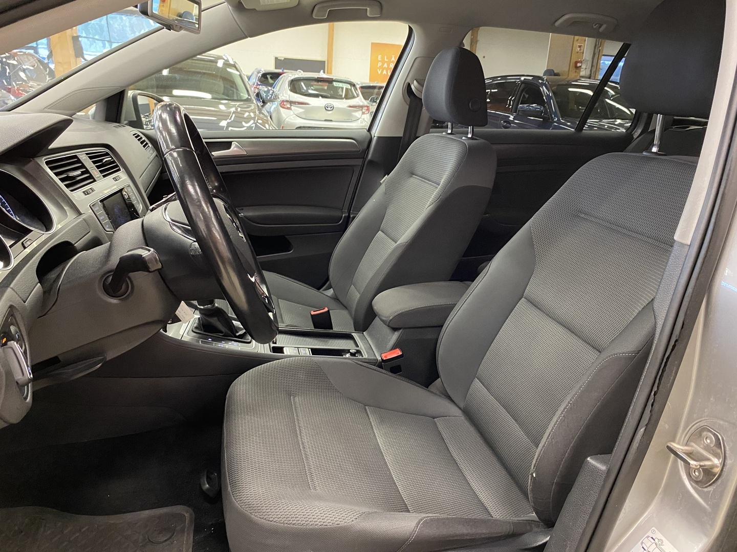 VOLKSWAGEN Golf 2014